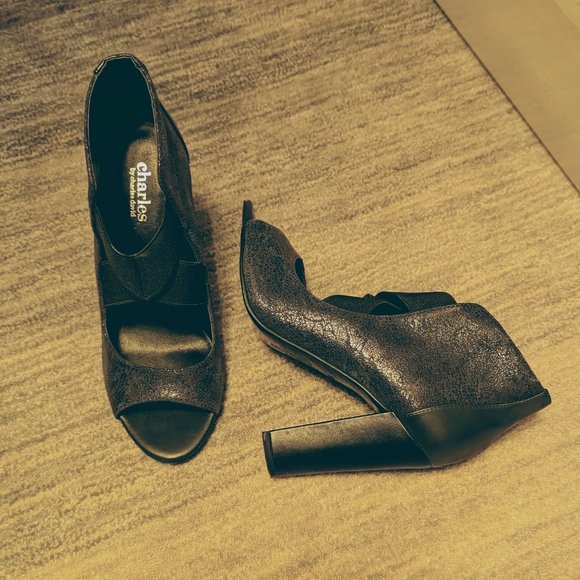 Charles By Charles David Juju Navy/Black Peep-Toe Bootie Sandal, Size 7 - Picture 2 of 3